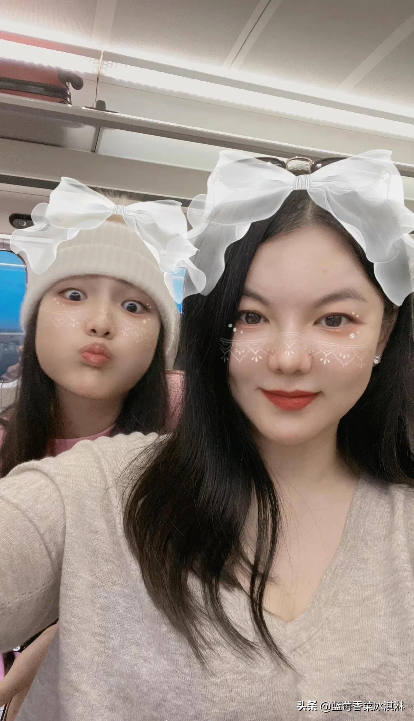 王诗龄头等舱,王诗龄出国现场