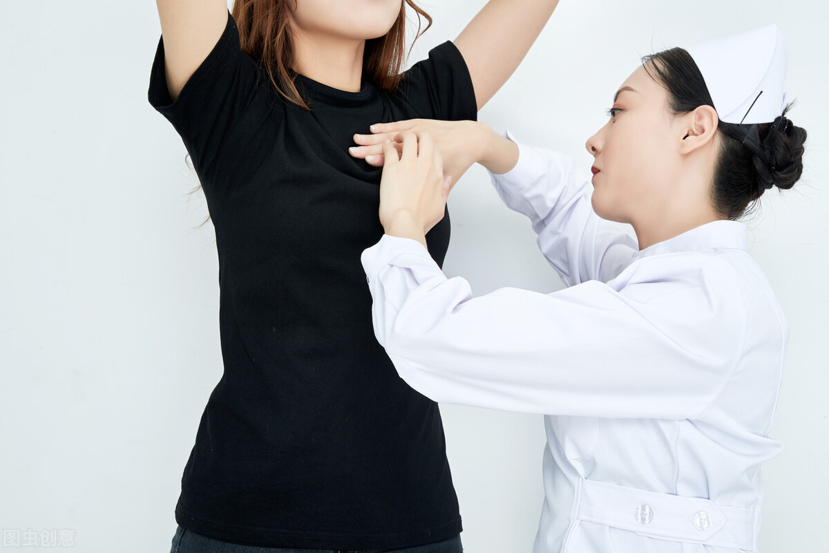 17岁花季少女查出不到2厘米乳腺纤维瘤，该怎么办，切不切？