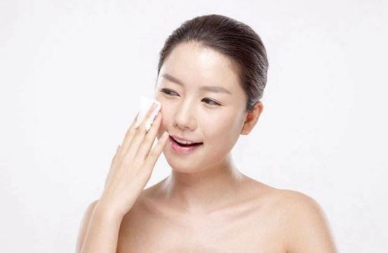 正确卸妆教程来啦,普通卸妆水假睫毛卸妆的正确步骤