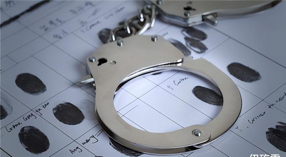 湖南吉首发生恶性砍人事件，比唐山烧烤案可怕，何人吃饭带*刀砍**？