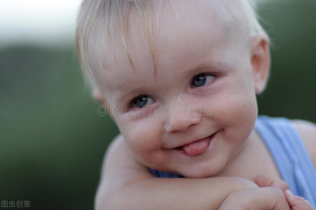 2个月婴儿舌苔白厚怎么清理,婴儿出生多久可以清理舌苔