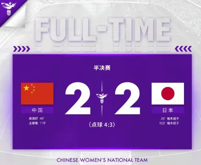 和姐姐踢足球,跟着大姐姐一起踢足球