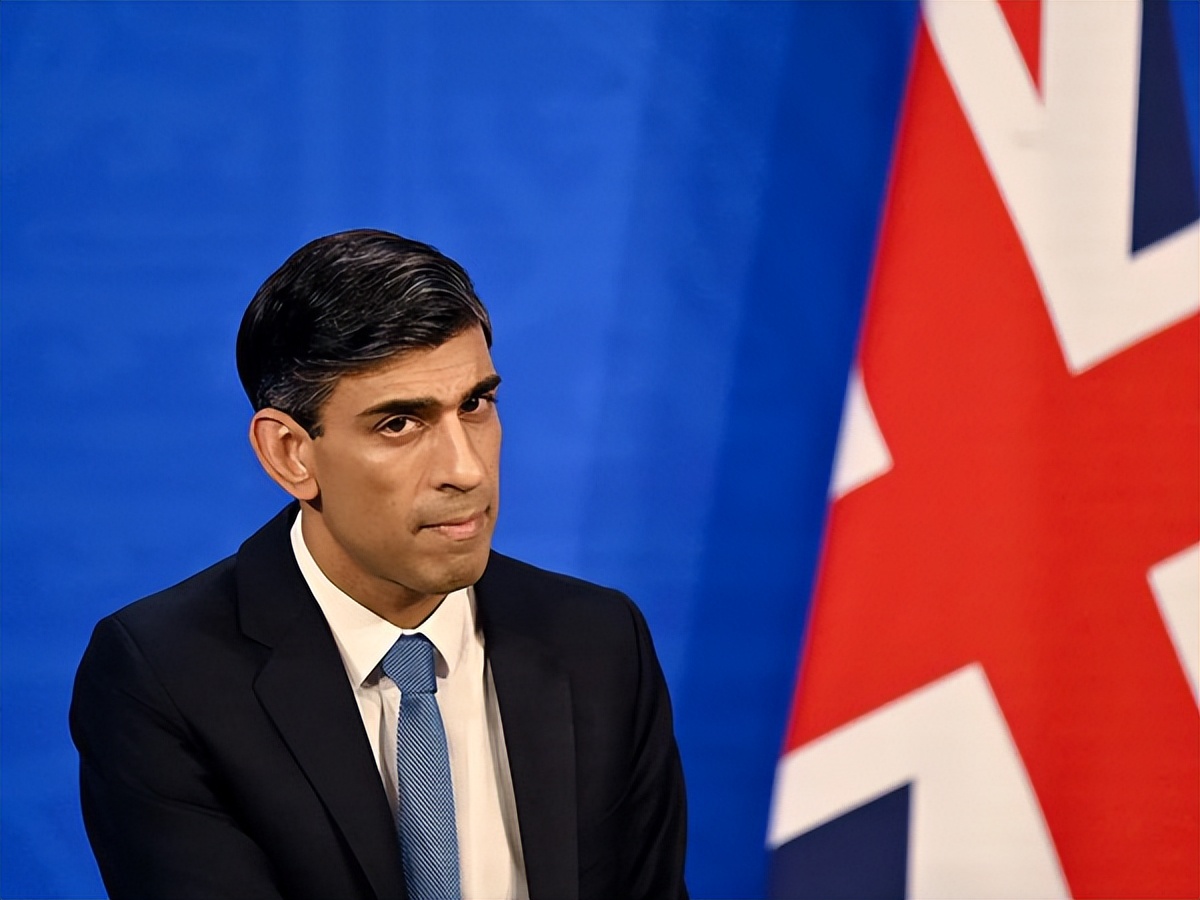 美国攻击核潜艇计划,狗咬事件国外