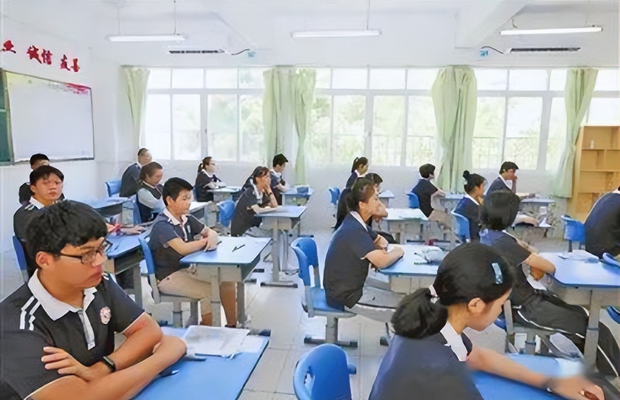 中学生攀比有什么危害,学生攀比行为有哪些