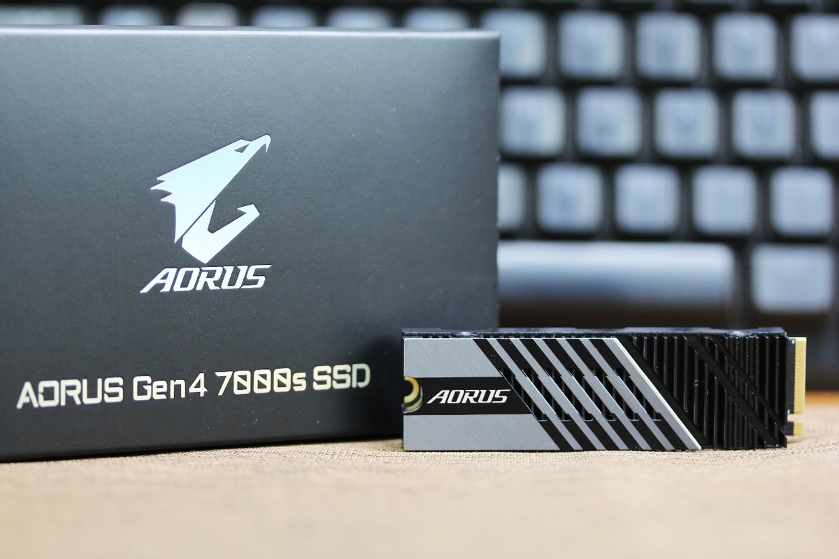 技嘉aorusgen41tb钛雕,pcie4.0固态技嘉评测