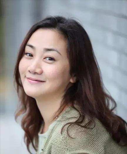 邢岷山：娶了老师的女儿，成名后更爱她，带着岳父母拍戏