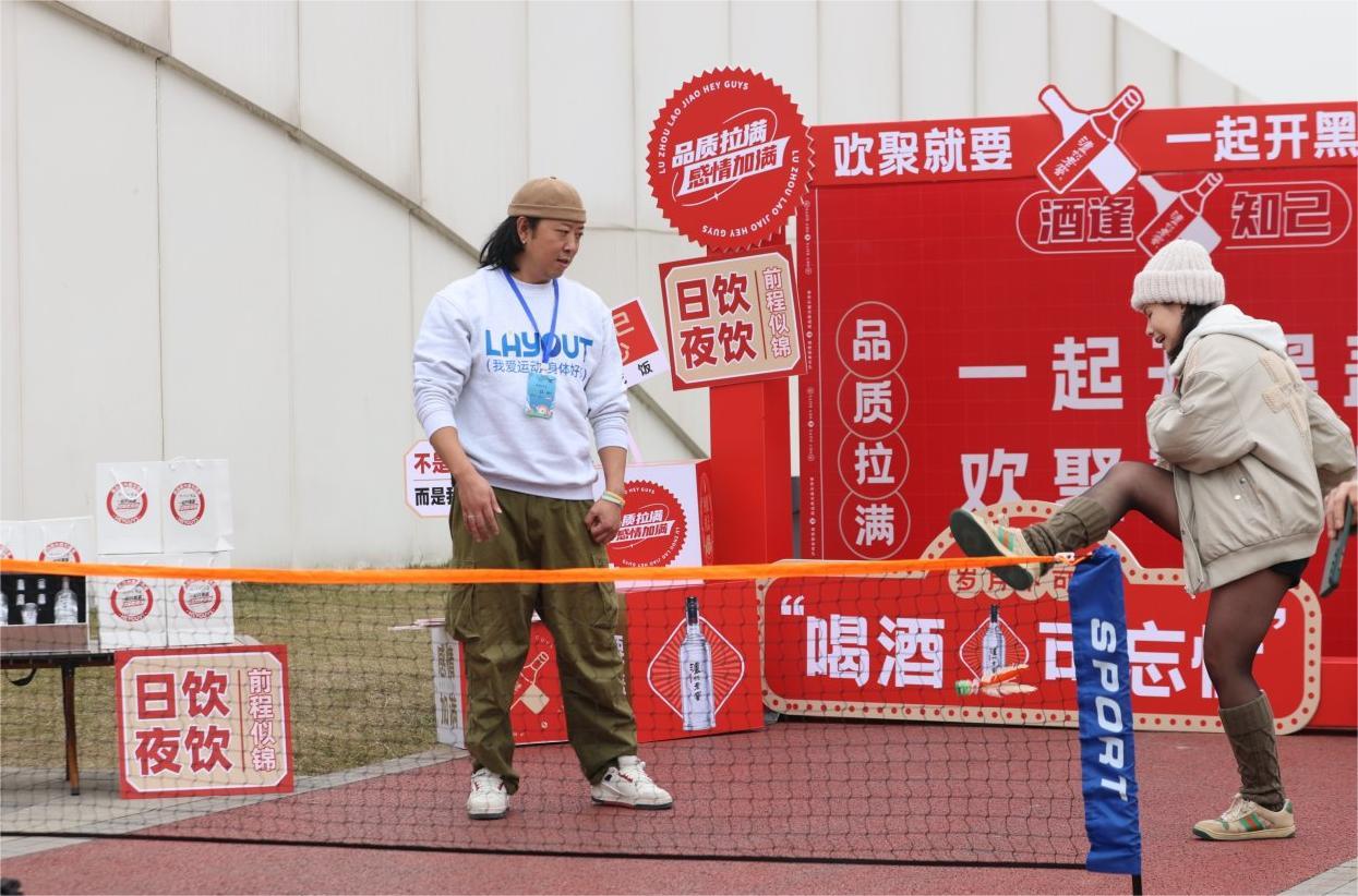 空港体育公园最新打卡,空港体育公园和飞机合影
