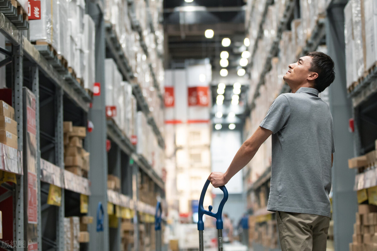 建材市场水太深，老司机给领导带路，结果司机翻车了