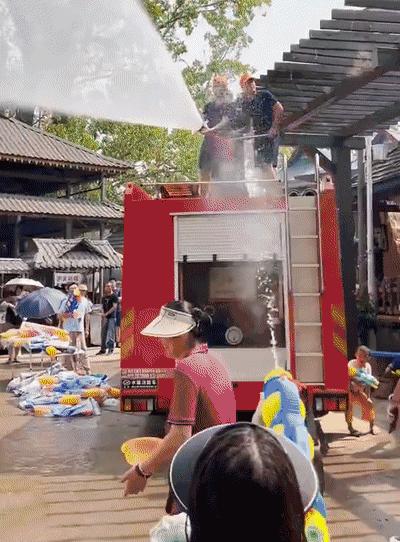 不用去云南可以过的泼水节,人生总要来云南过一次泼水节吧