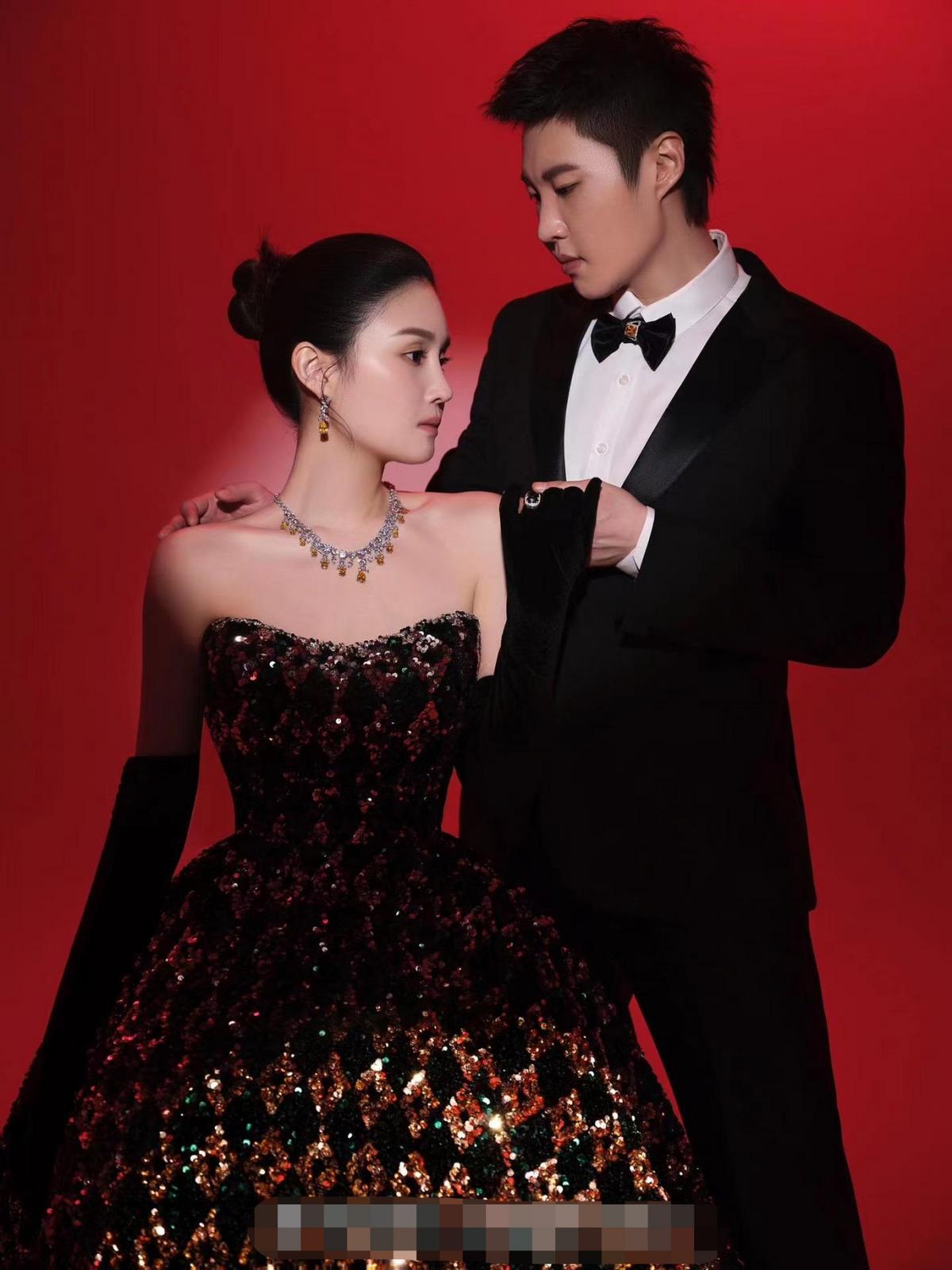 赵本山女儿晒结婚证件照,赵本山女儿晒结婚照