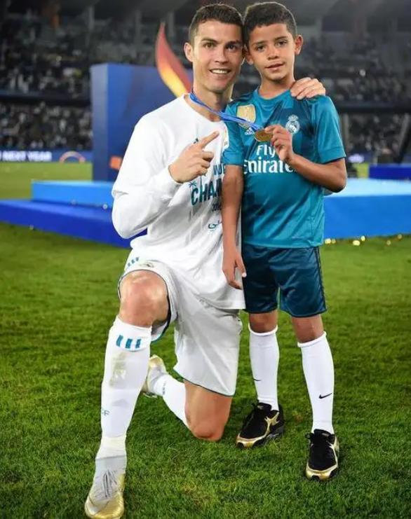 c罗12岁的视频,c罗12岁足球视频