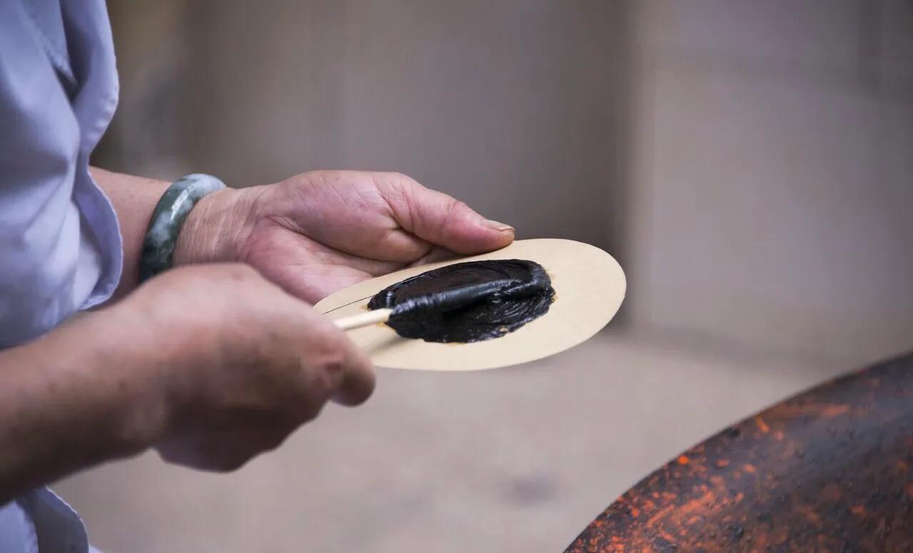 民间医治跌打损伤的膏药,一副膏药