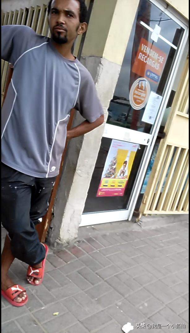 杂记，非洲安哥拉总统府边上的小卖店，女老板能说着一些中国话