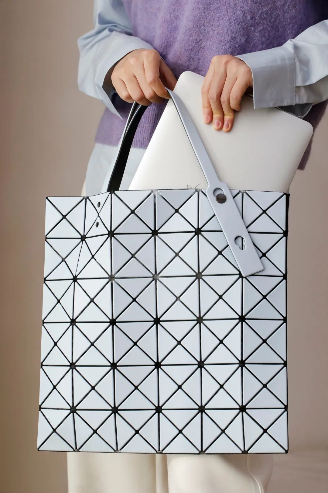 三星长公主、杨紫琼都爱背大包,这16个牌子女精英必备!