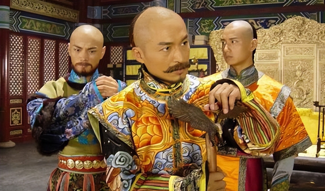 李成梁炫耀脚底有7颗黑痣，贵不可言，小妾：野猪皮脚底有7颗红痣