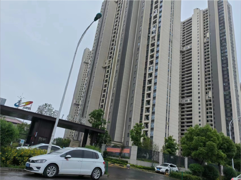 建了很多楼房但卖不出去,建好卖不出去的房子