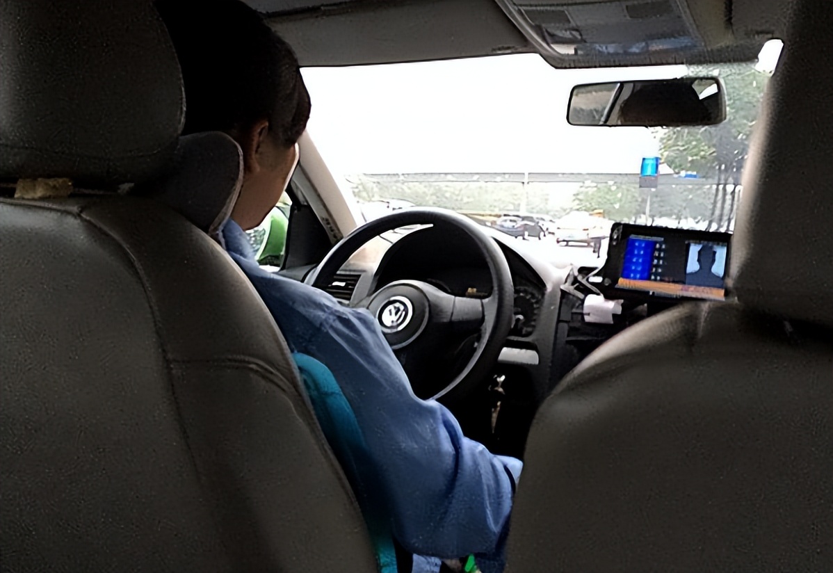 广西“最美书记”赵丽，敛财1344万，强迫司机6年，给460万封口费