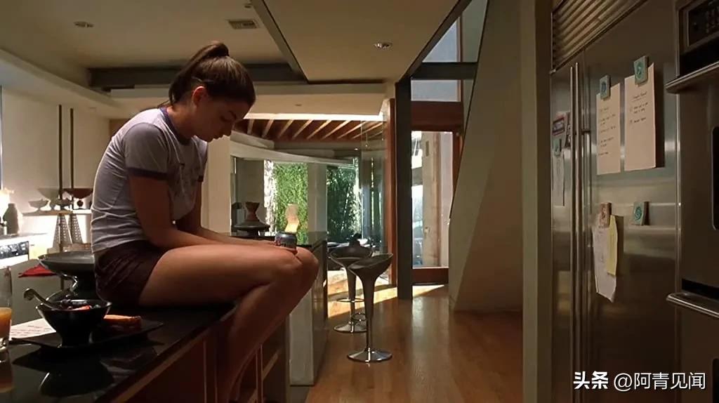 安妮海瑟薇演帕金森的电影,oneday安妮海瑟薇电影完整在线