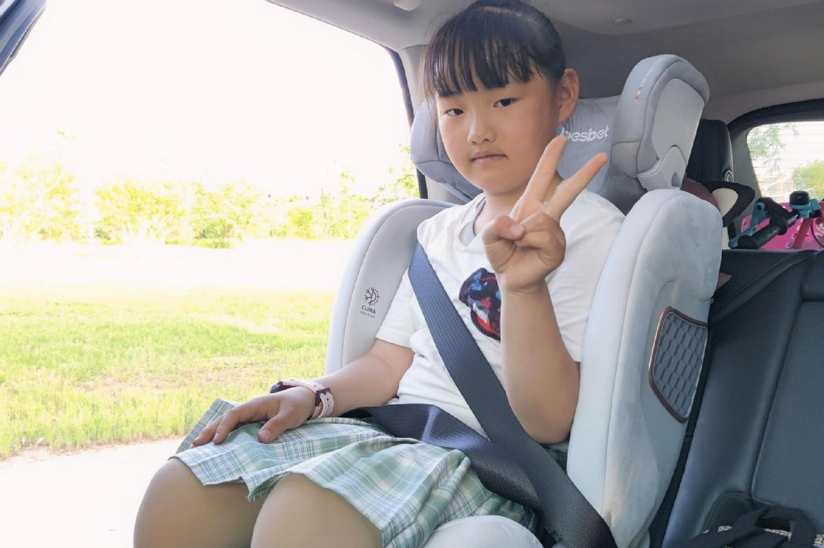 二胎两个孩子如何装安全座椅,怎样挑选儿童汽车安全座椅呢