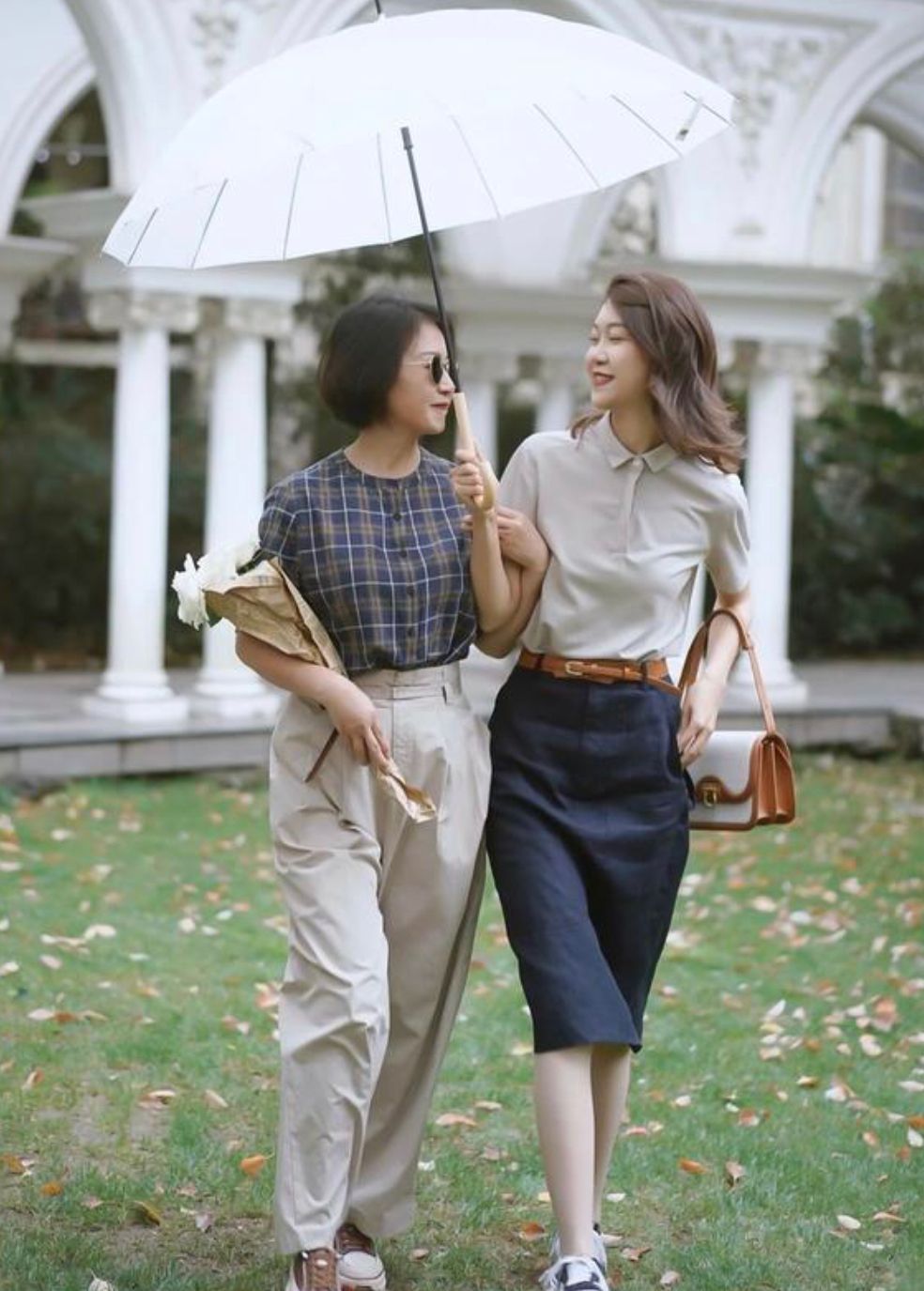 这才是60岁女人流行的夏日打扮,这才是50岁女人该有的装扮