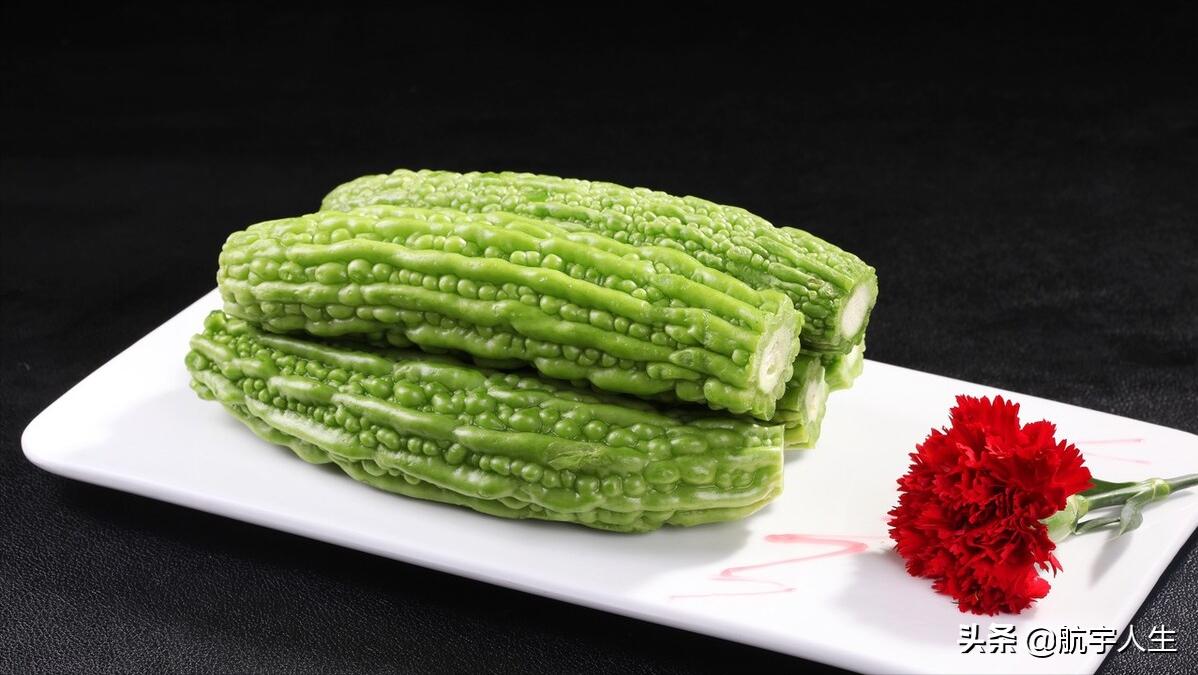 教你一道苦瓜的做法，掌握这个方法做出的苦瓜，美味又鲜绿又好吃