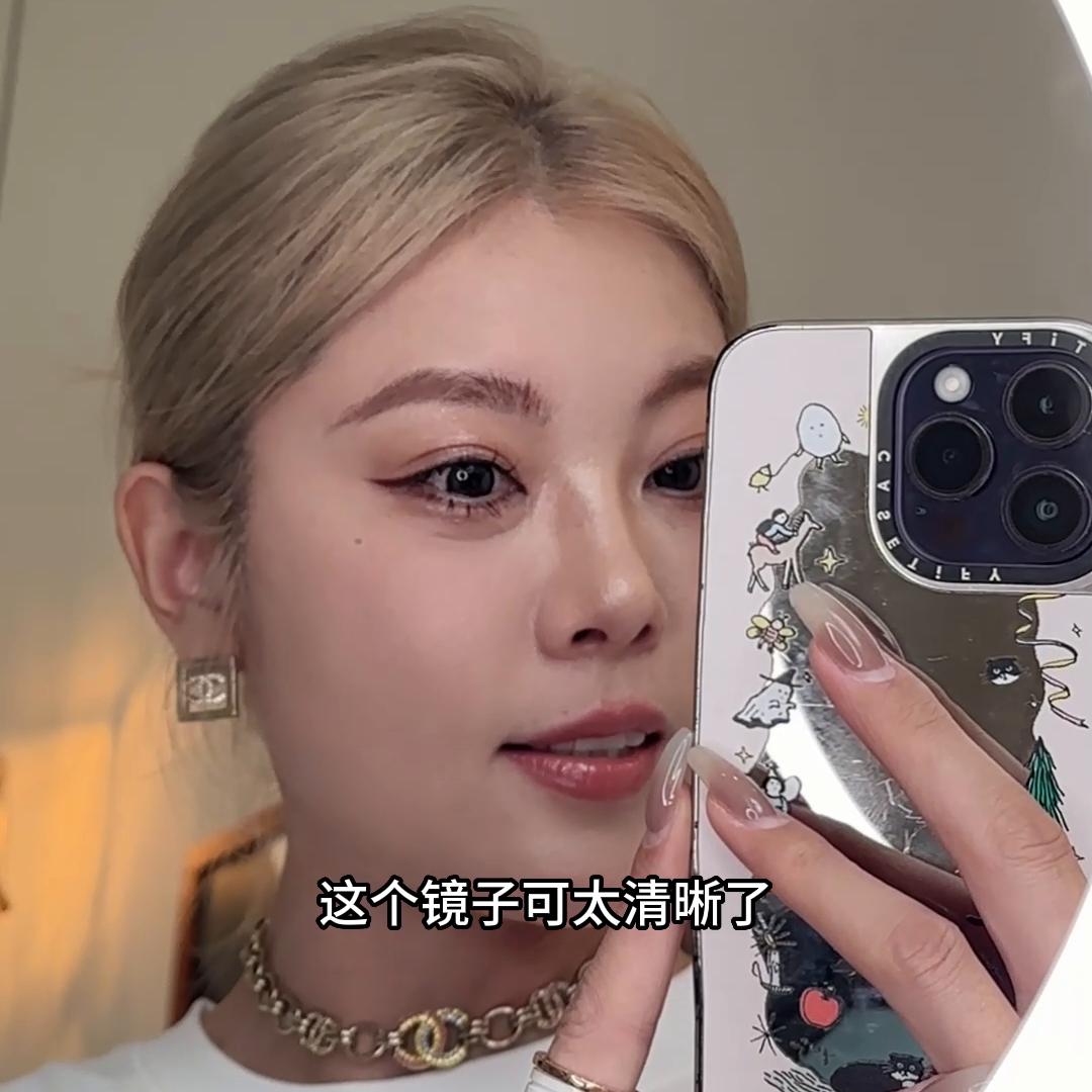 化妆一定要用带光的镜子吗,化妆时用的小镜子