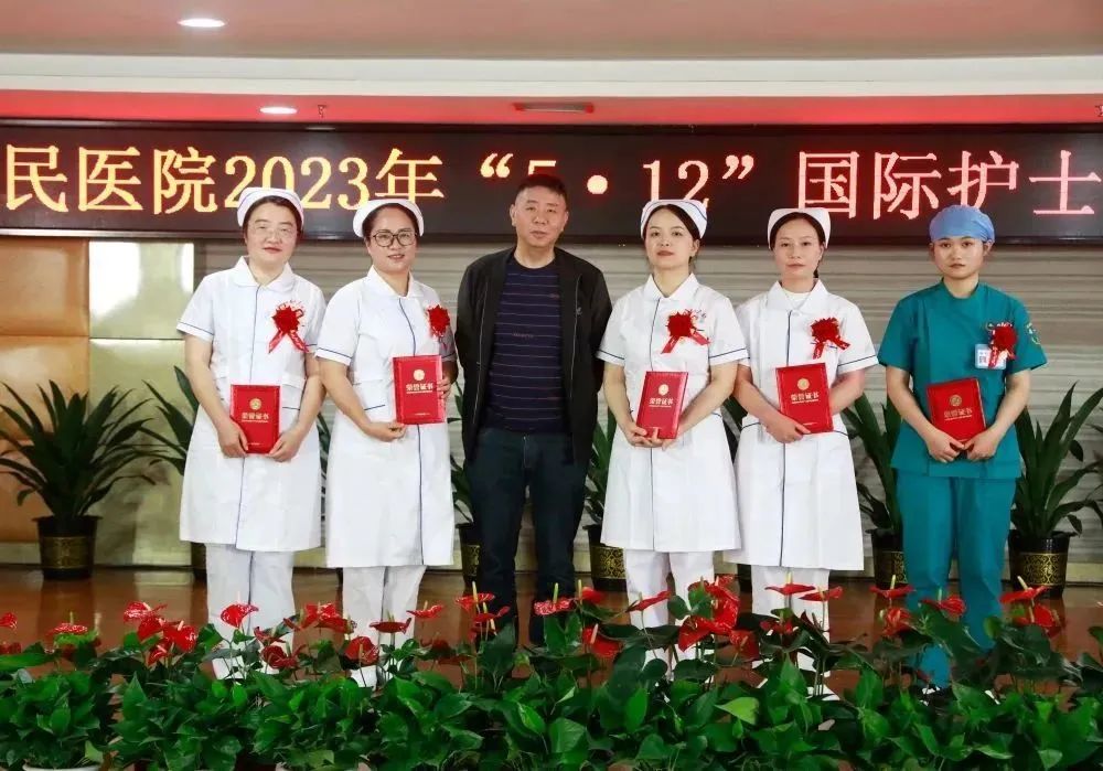 发展护士队伍改善护理服务演讲稿,发展护士队伍改善护理服务黑板报