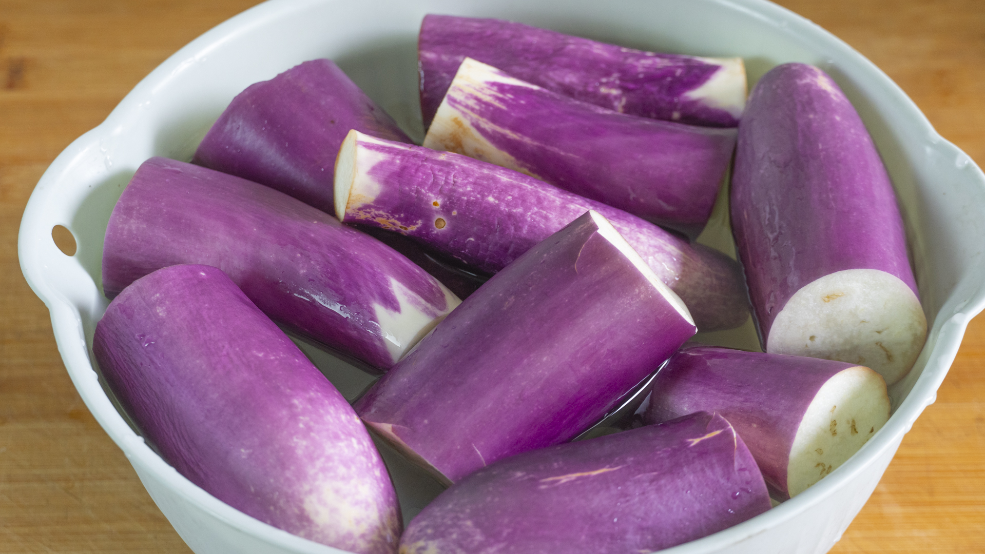 建议女人，多善待自己，少喝奶茶多吃6道菜，脸色红润，精神饱满