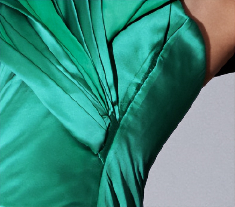 高叶戛纳红毯戴珍珠项链被吐槽,高叶谈戛纳红毯礼服