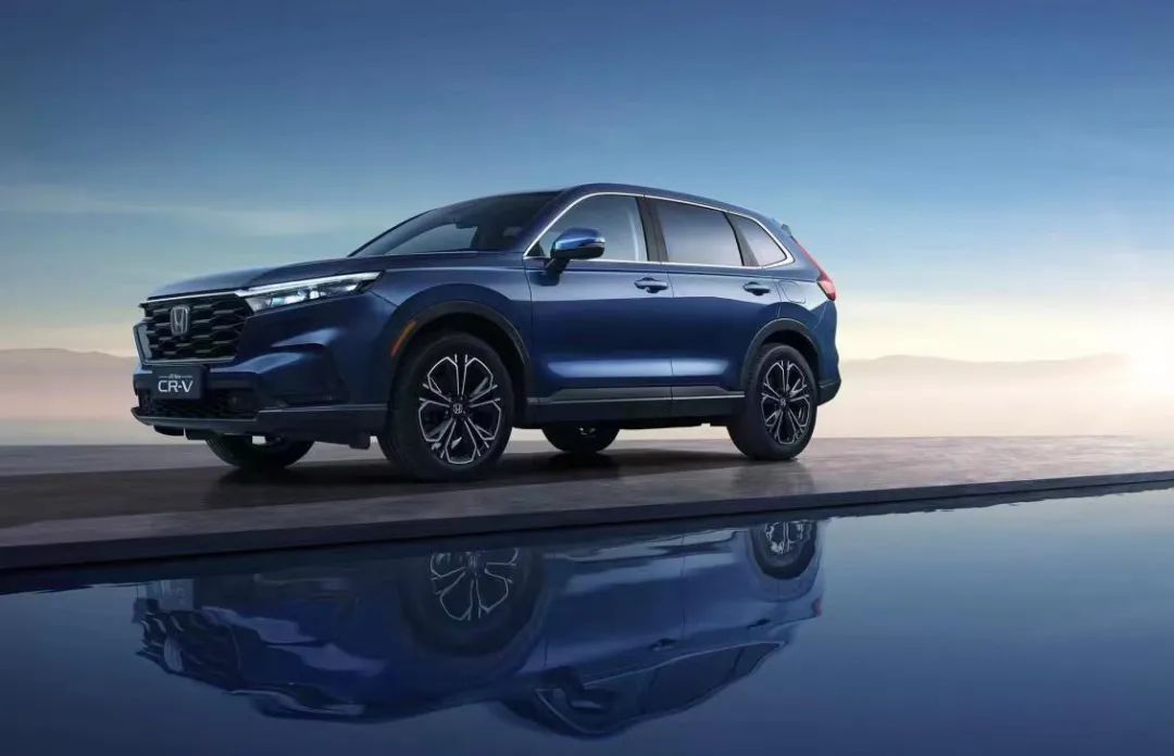 从足坛“不老神”到车坛“常青树”为什么大家都选“C”