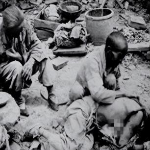 二战女德军士兵照片,老照片二战后悲惨的法国女性