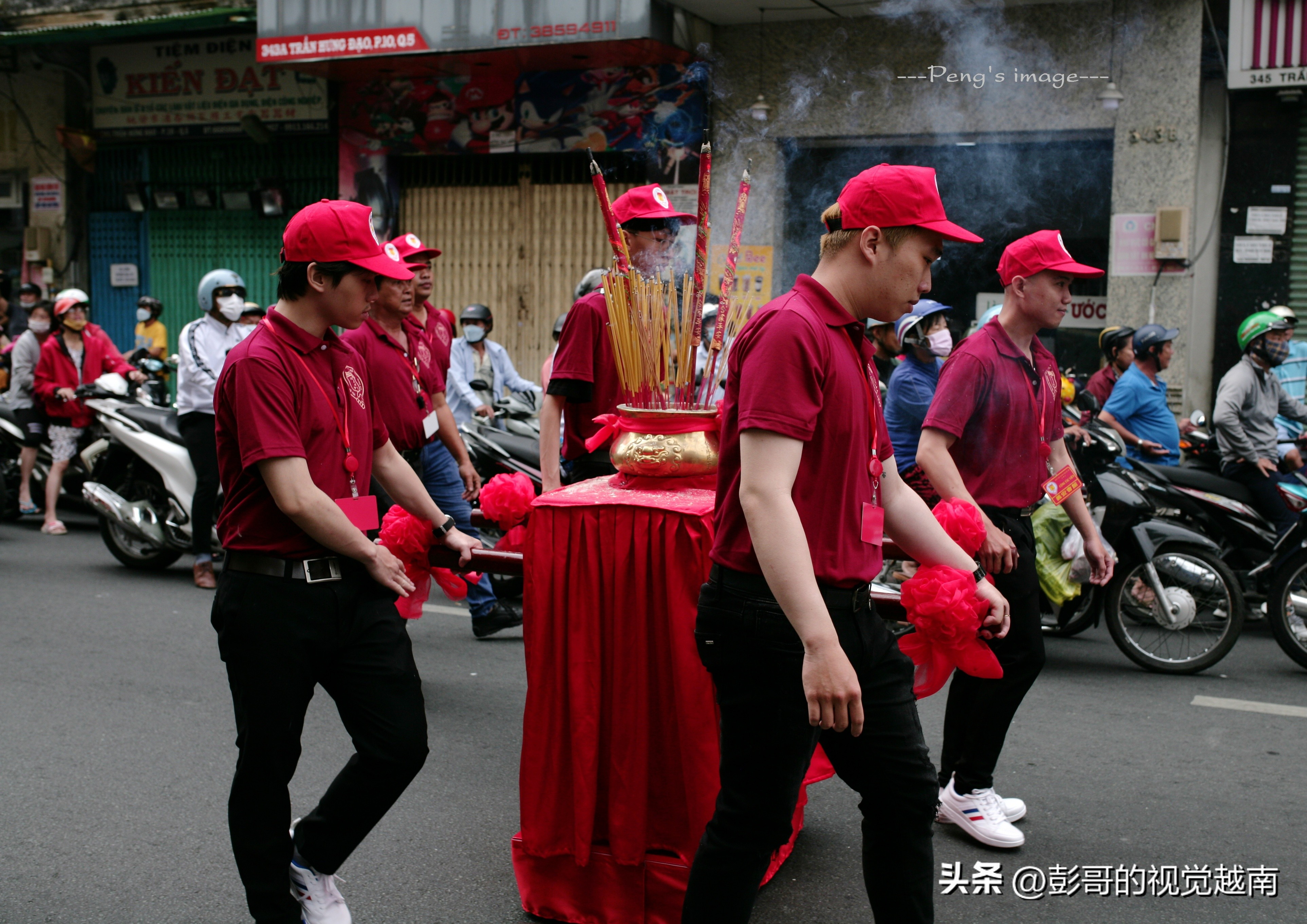 越南西貢華人的【恭請關聖帝君聖駕出遊】活動。