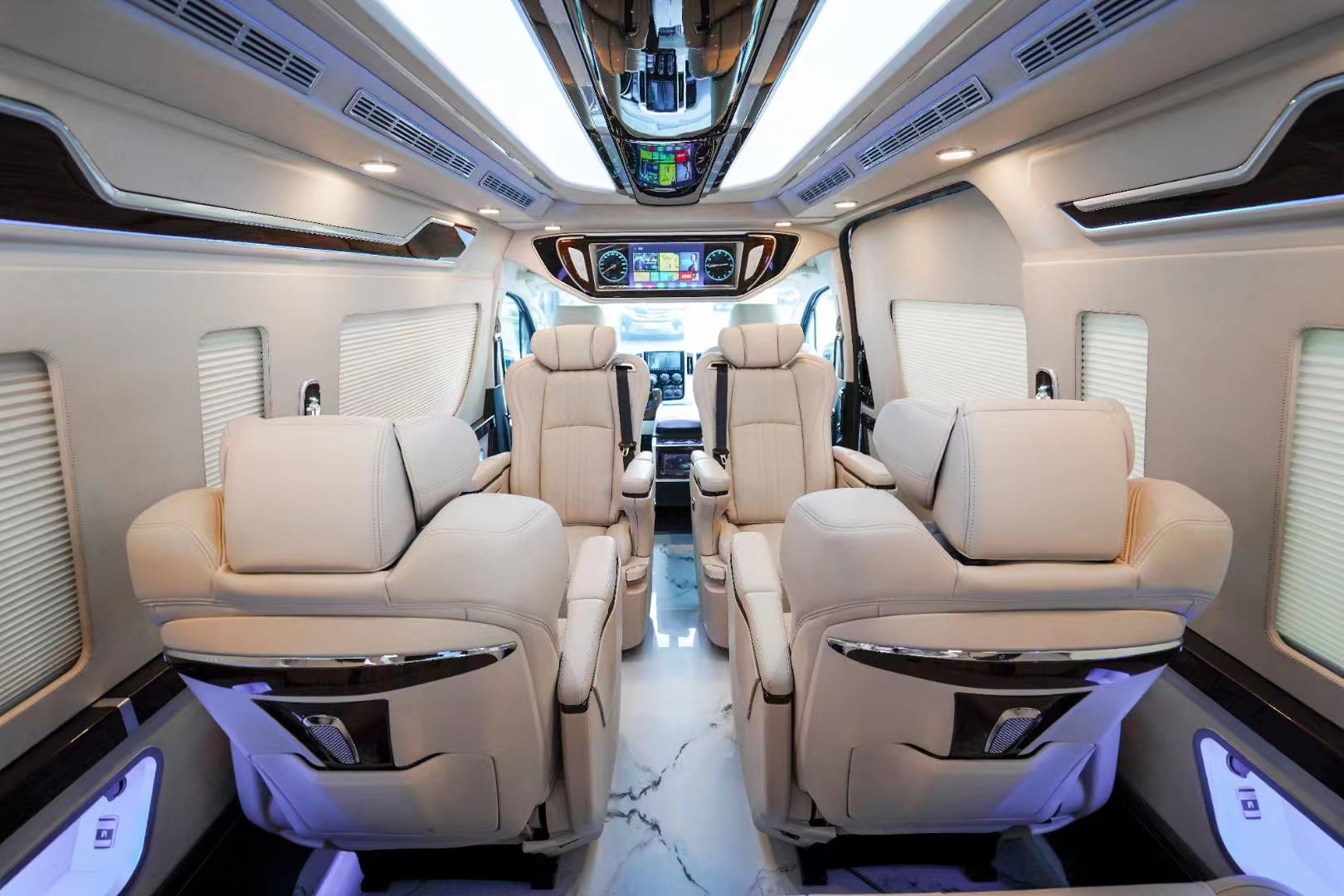 丰田海狮9座最新版本顶配蓝牌,丰田大海狮13座的空间