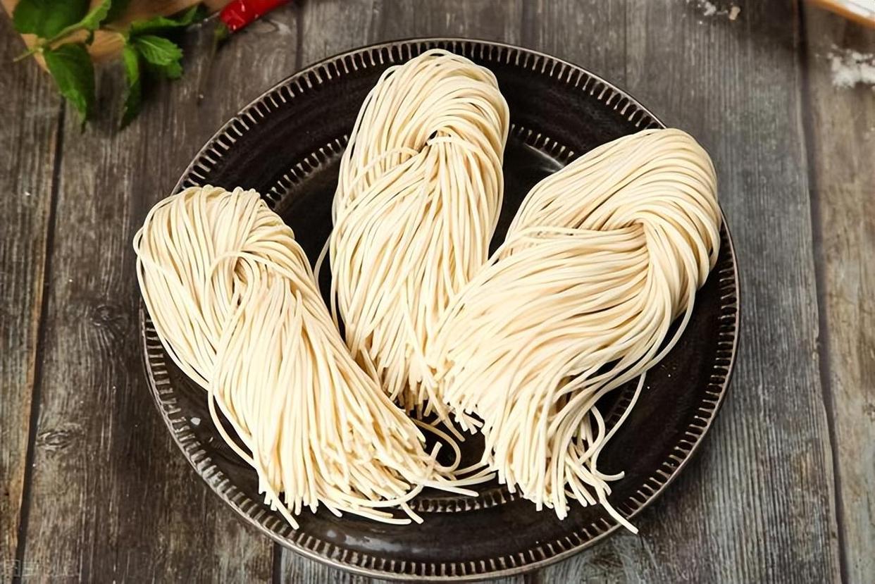 血糖高吃面条牢记这三点,血糖正常值6.1-6.9每天吃一碗面条