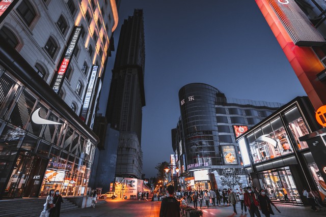 天津滨江道：一个迷人的城市风景线