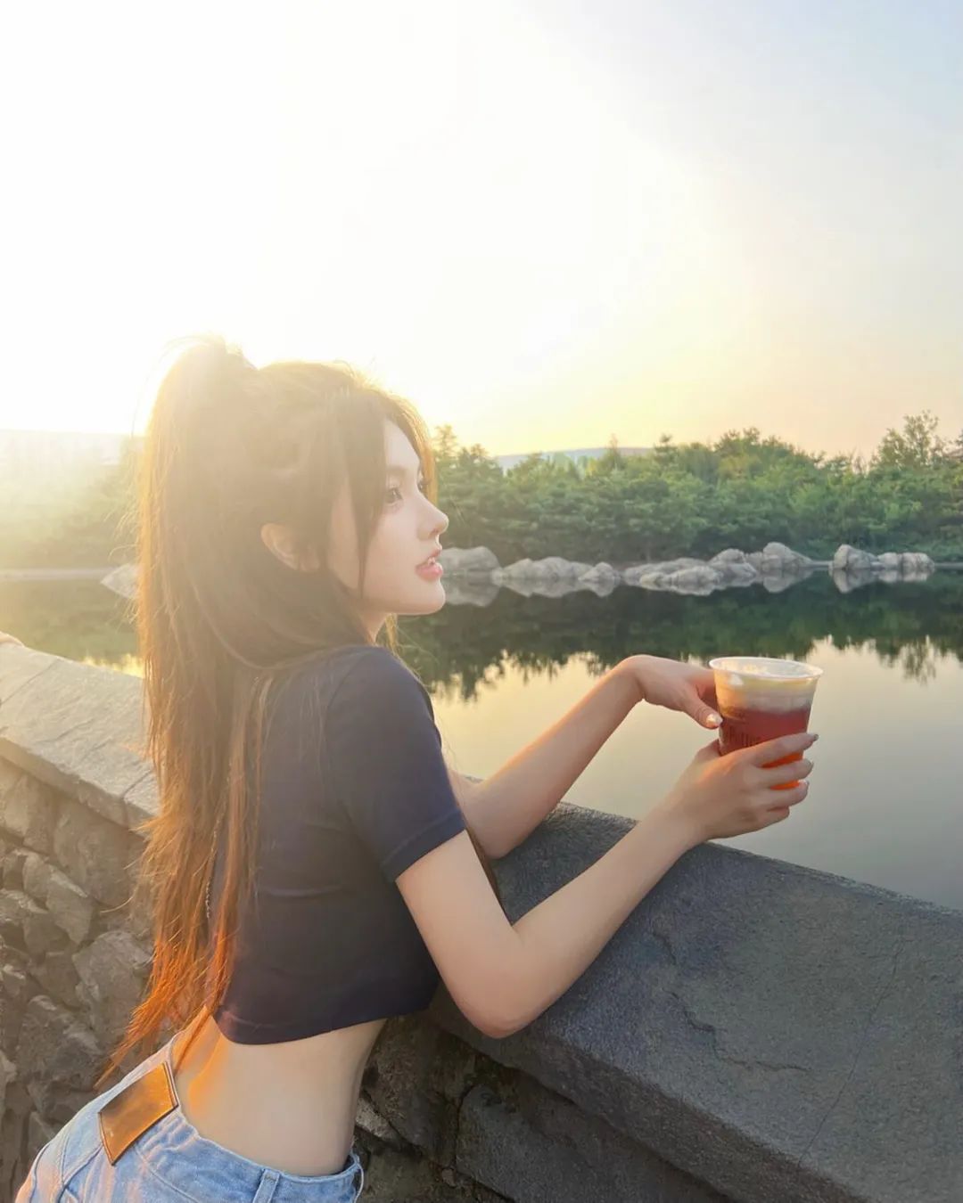 ins女神。如果不能一夜暴富，一夜抱你也好