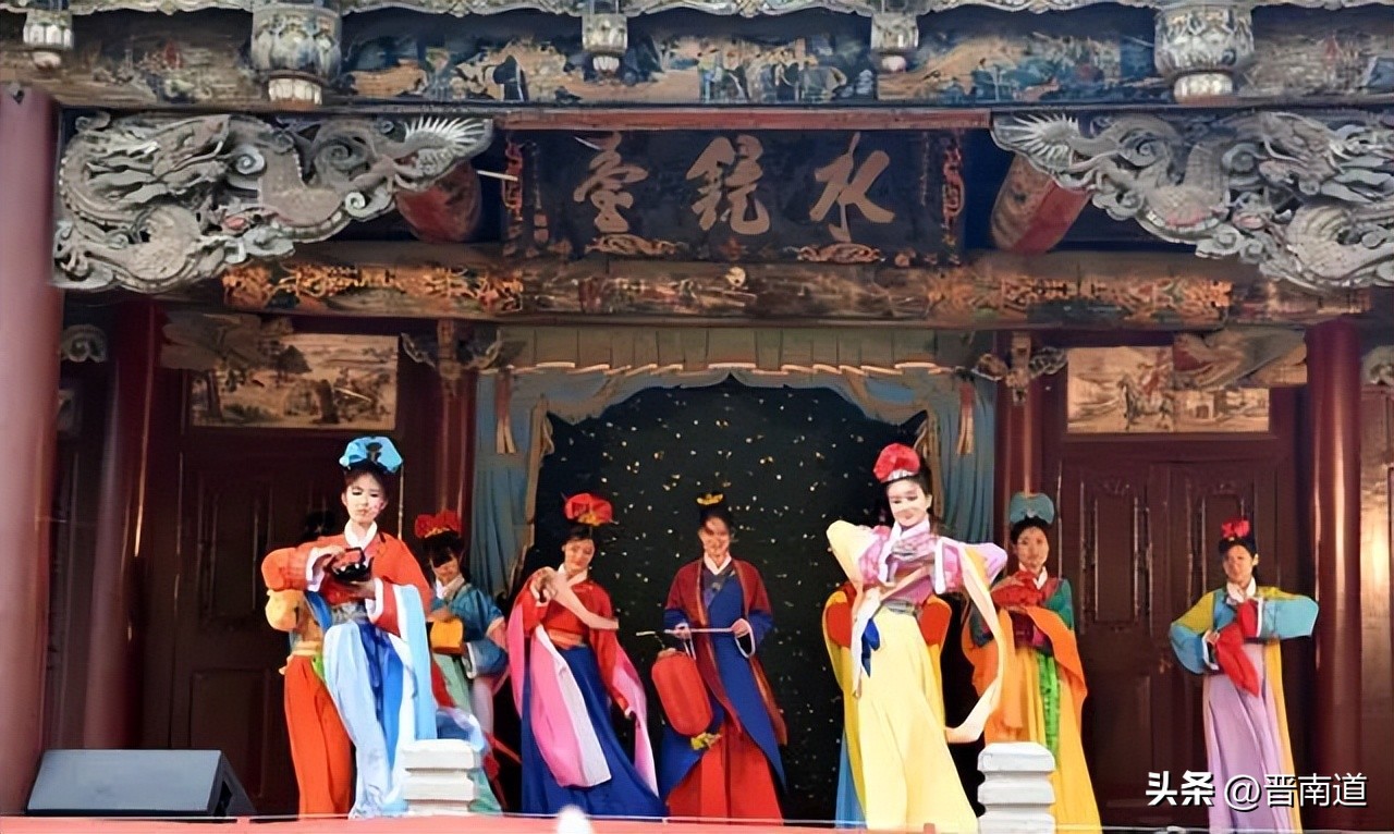 山西古戏台，繁华落尽的乡村圣殿
