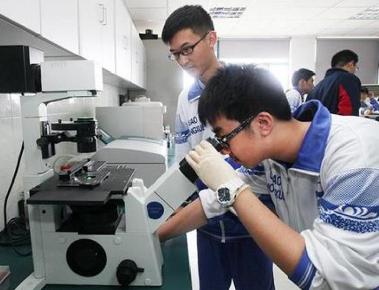 中学生有攀比心理怎么办,初中男生攀比心理