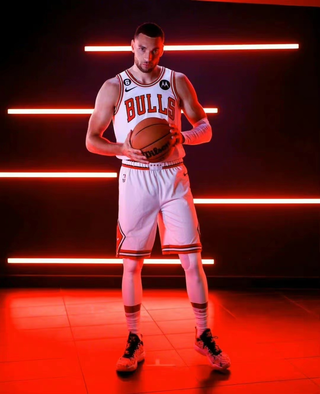 威金斯穿过的红色战靴,球鞋新鲜事爱心造型的af1纯白