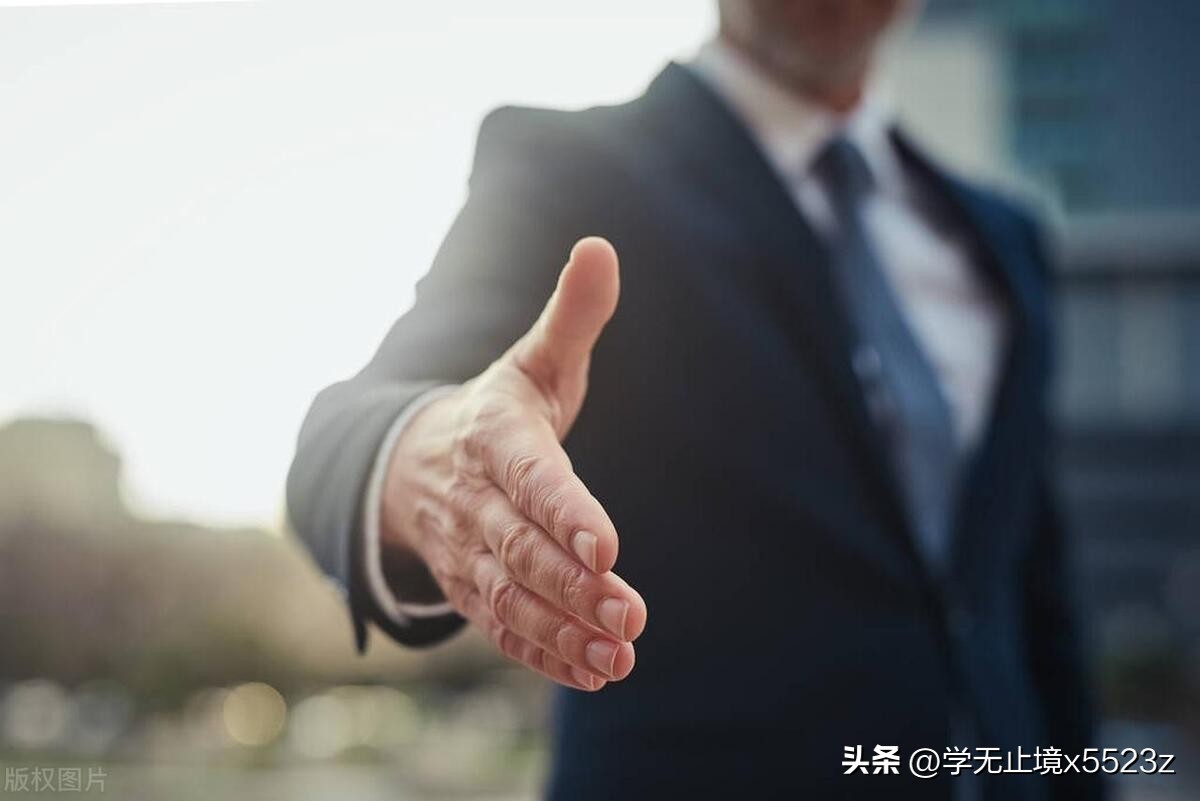 女生在意男生对她的第一印象,特别在意别人对自己的第一印象