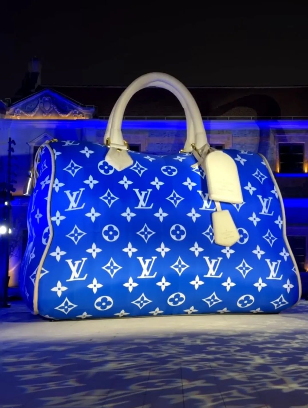 lv最大的贵妇包包,lv最大的斜挎包