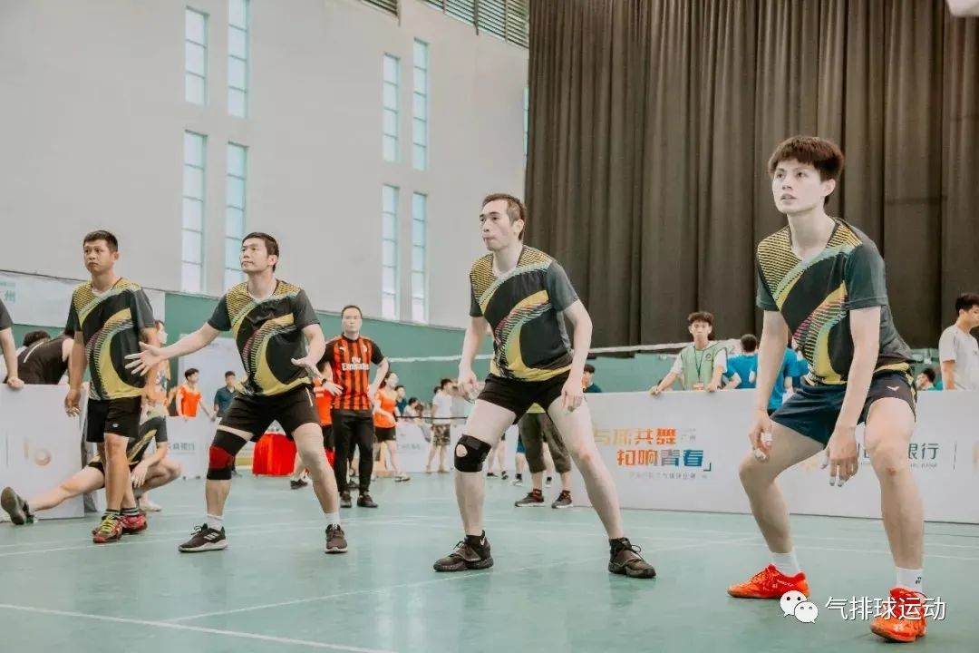 初学者垫排球教程视频,排球快速掌握垫球技巧教学