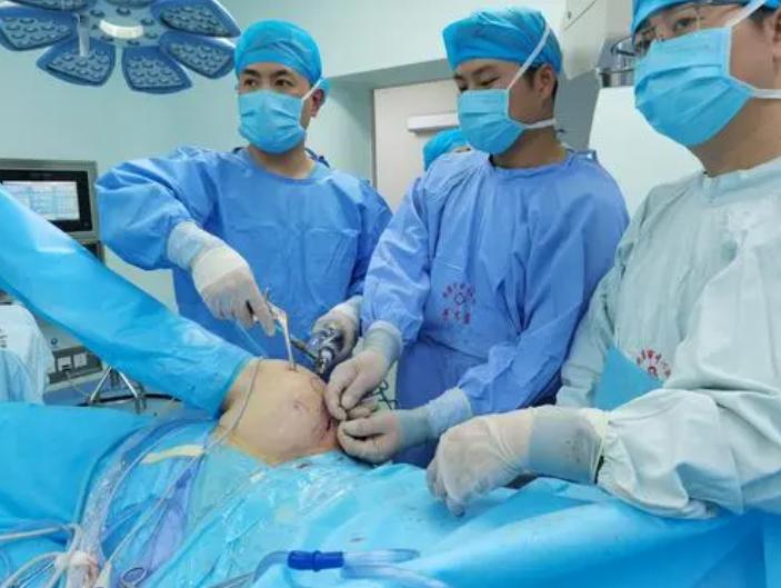 肩锁关节脱位手术多久能干体力活,左肩锁关节脱位拆钢板后多久恢复