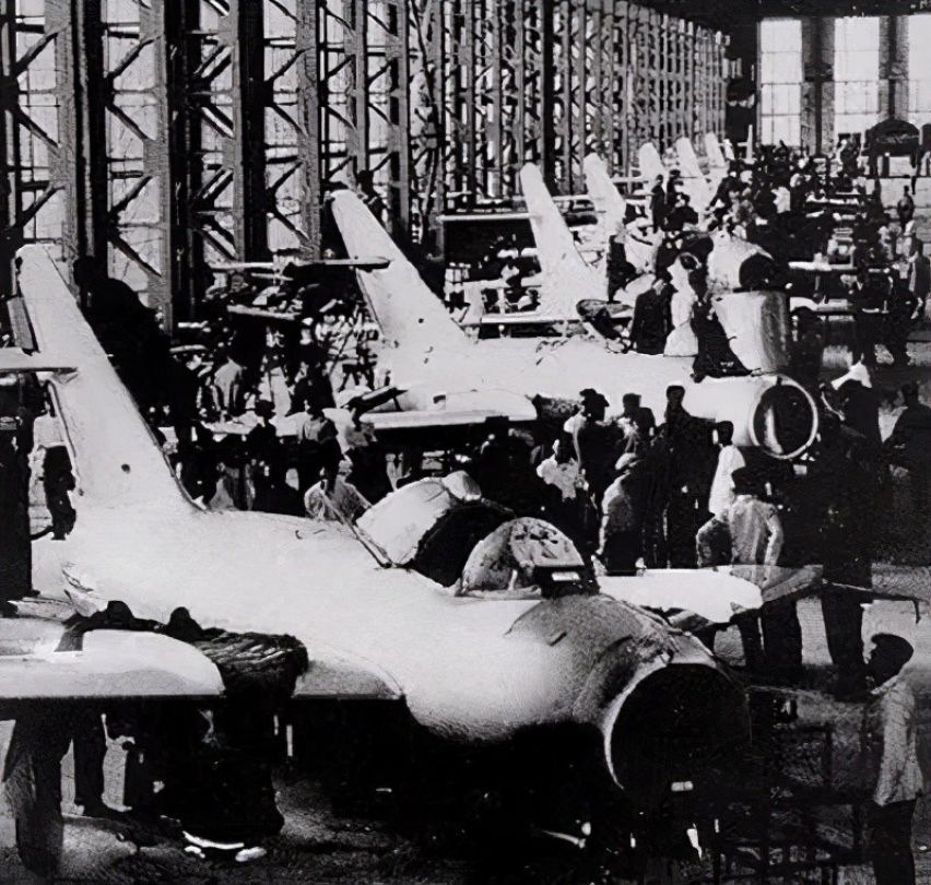 抗美援朝后中国还14年苏联军售，本是重担，为何成我军立军基石？