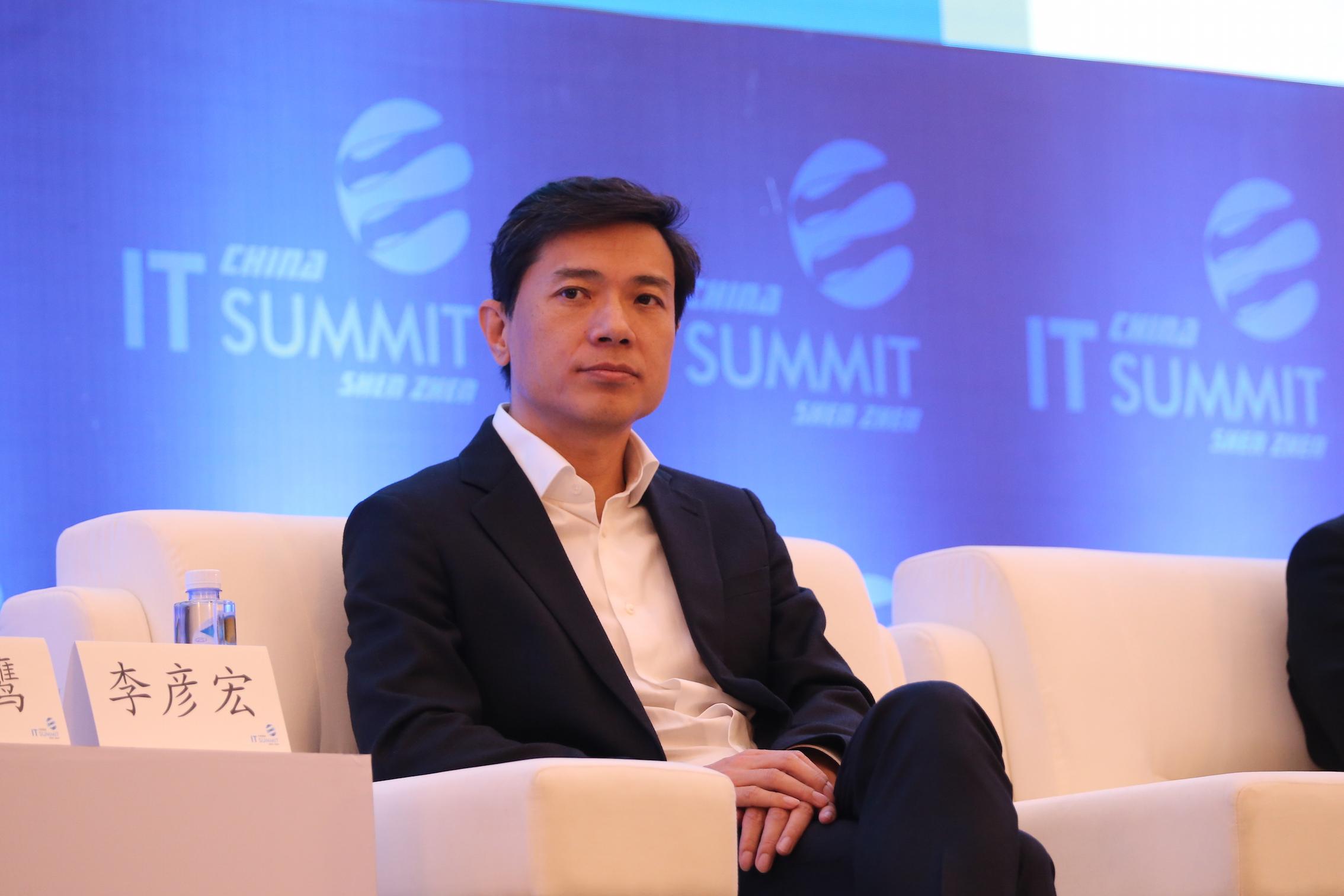 与谷歌分庭抗礼，投入超1000亿研发AI，百度李彦宏到底有何本事