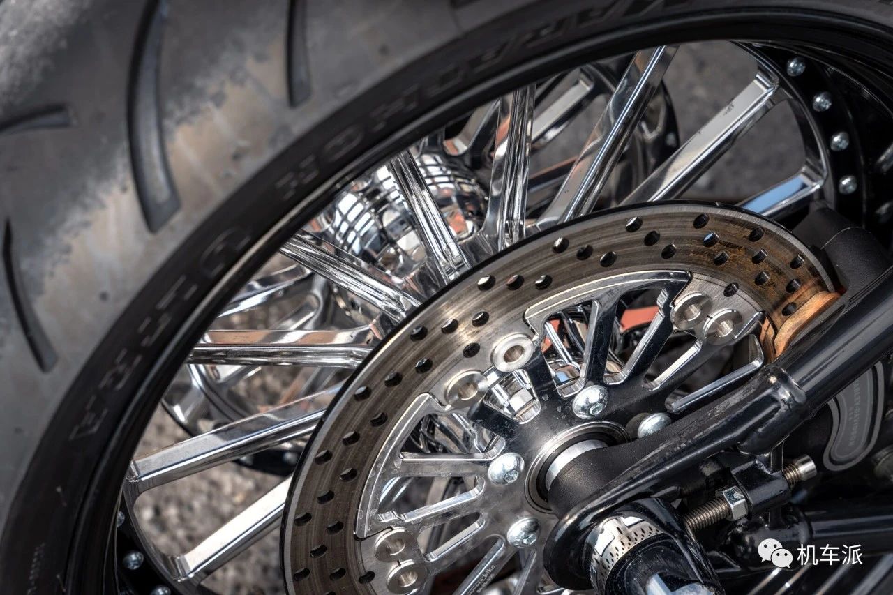 哈雷夜路德定制版改装案例,哈雷夜行者旅行改装