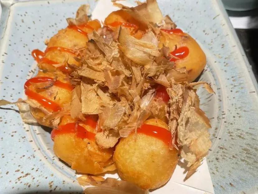 陪闺蜜打卡日料店,我的闺蜜我来宠