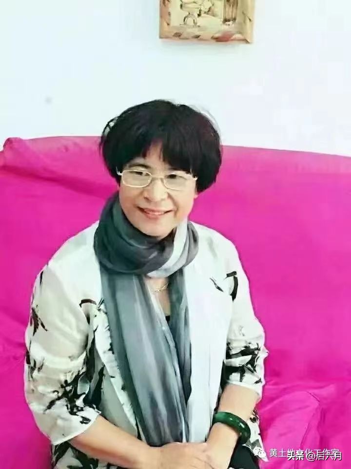 缅怀烈士诗歌朗诵照片,诗歌朗诵革命烈士永垂不朽