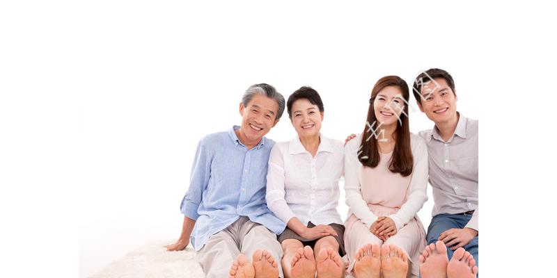 父亲家暴出轨，父母离婚23年，父亲瘫痪后，母亲却和父亲复婚了