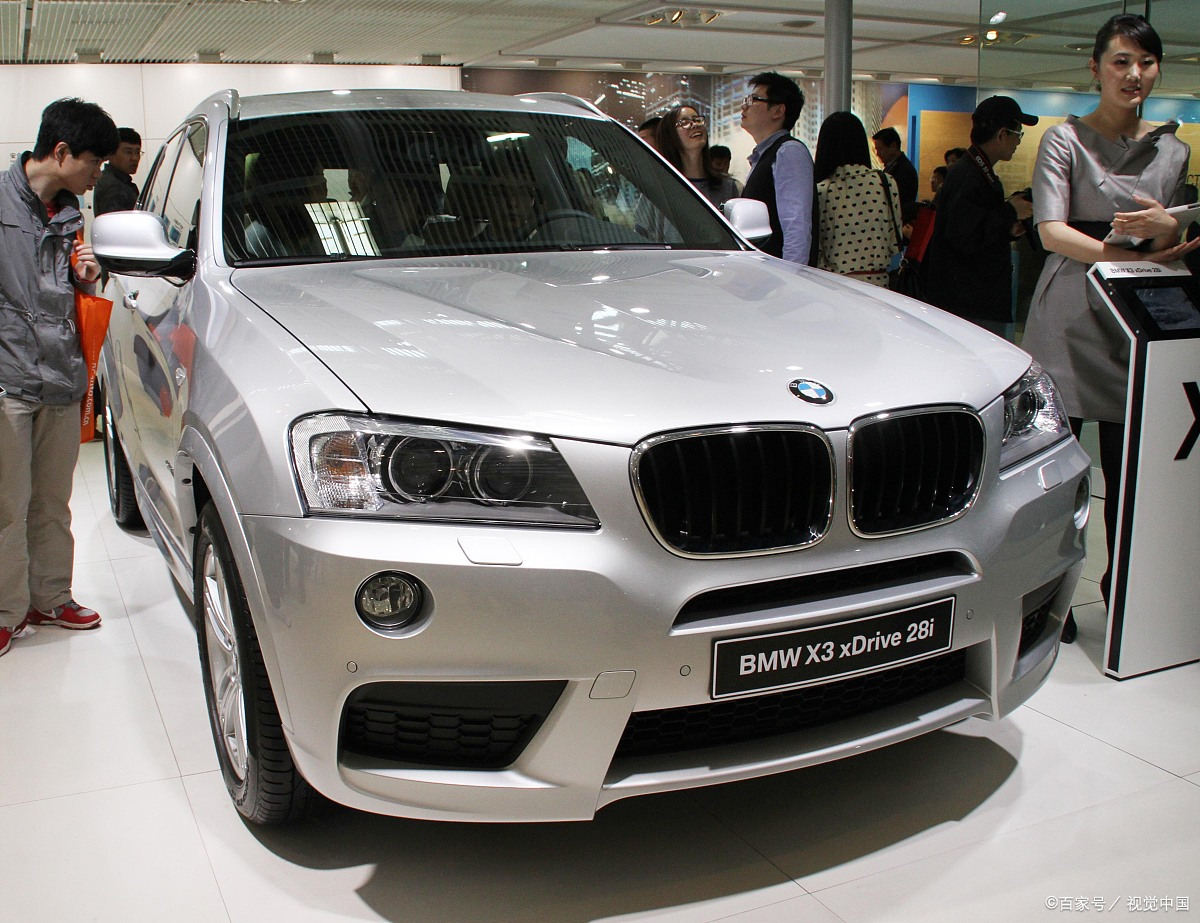 奥迪a4l与宝马3系哪个更好 (奥迪a4l与宝马3系谁更有排面)